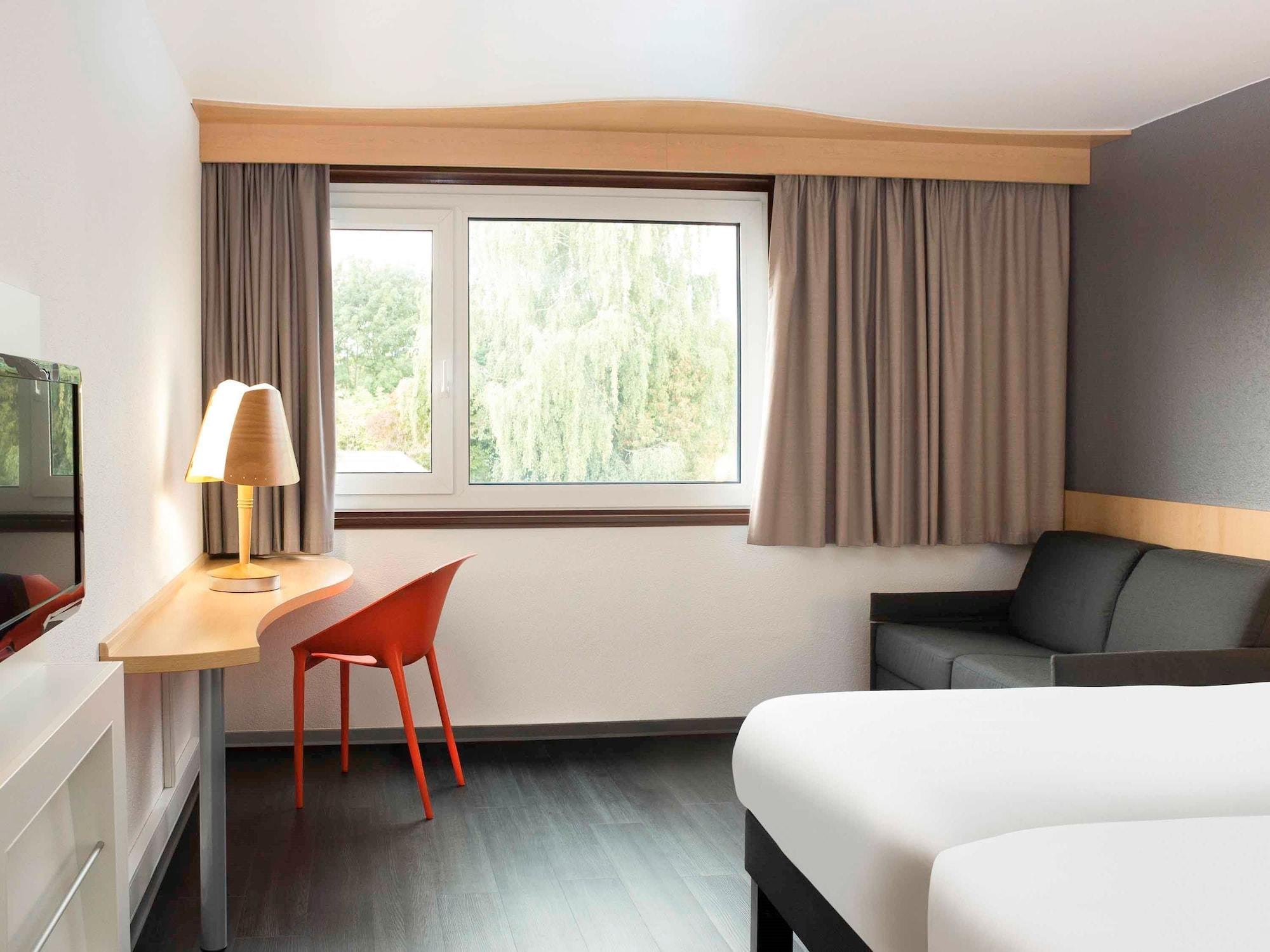 Ibis 3 Lacs Neuchatel Thielle Buitenkant foto