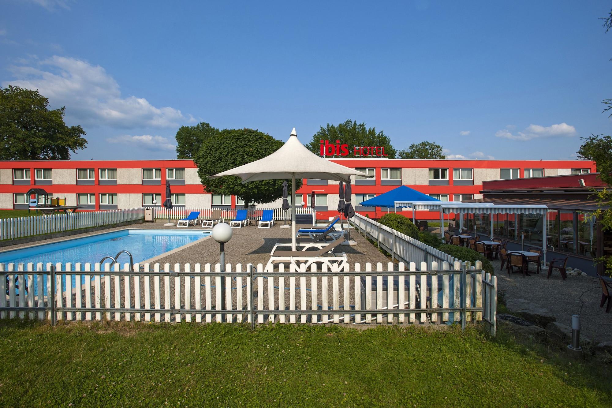 Ibis 3 Lacs Neuchatel Thielle Buitenkant foto
