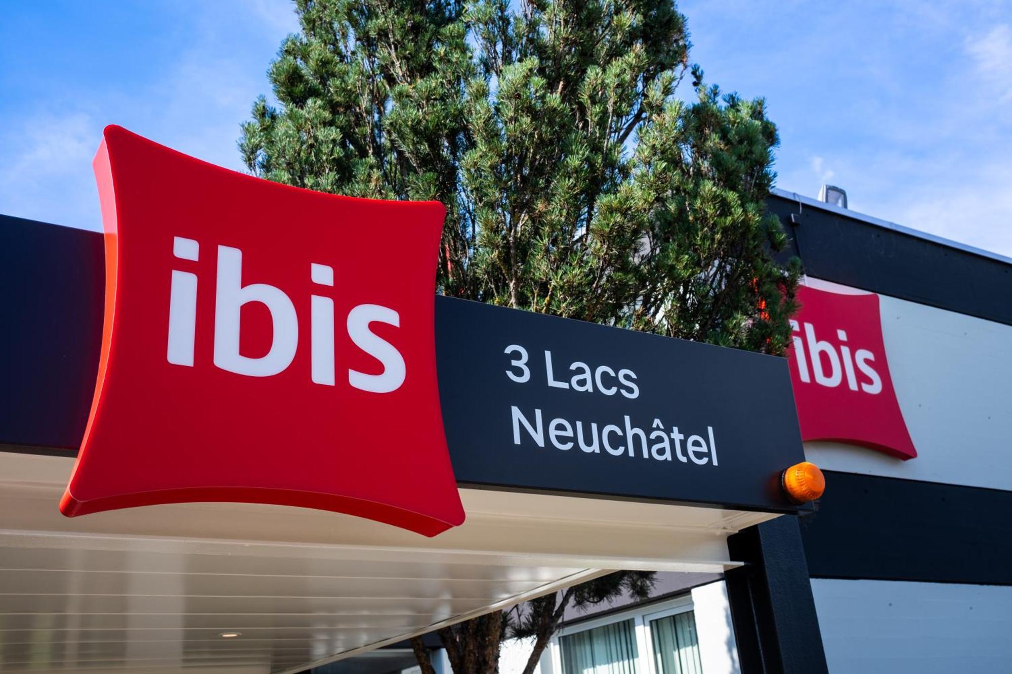 Ibis 3 Lacs Neuchatel Thielle Buitenkant foto