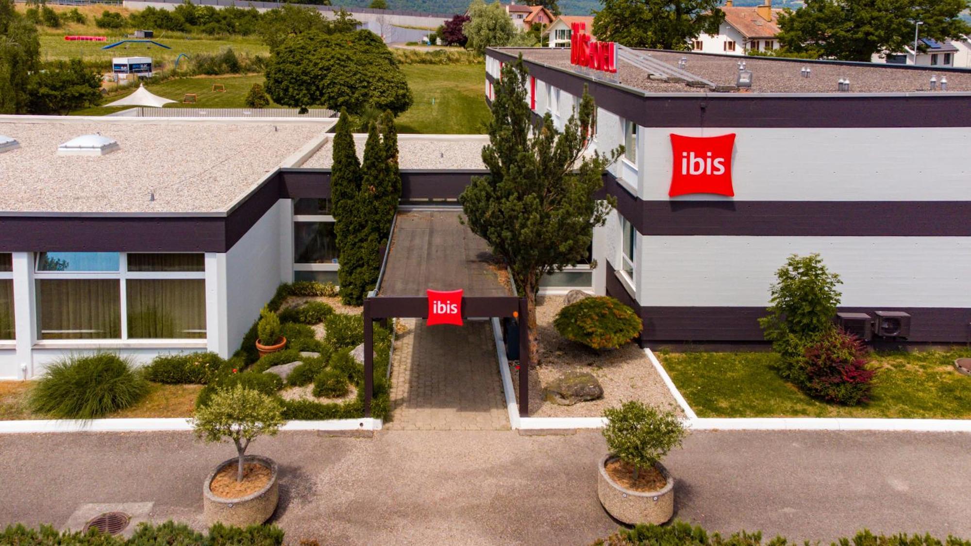 Ibis 3 Lacs Neuchatel Thielle Buitenkant foto