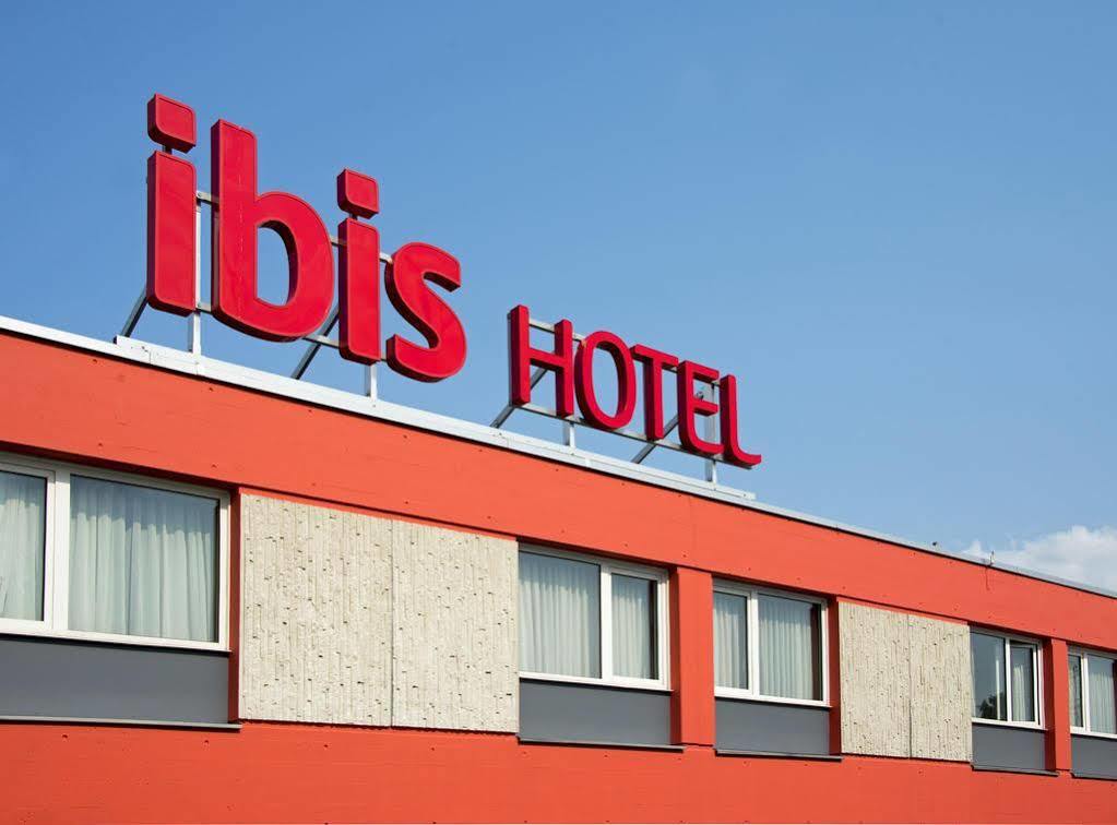 Ibis 3 Lacs Neuchatel Thielle Buitenkant foto