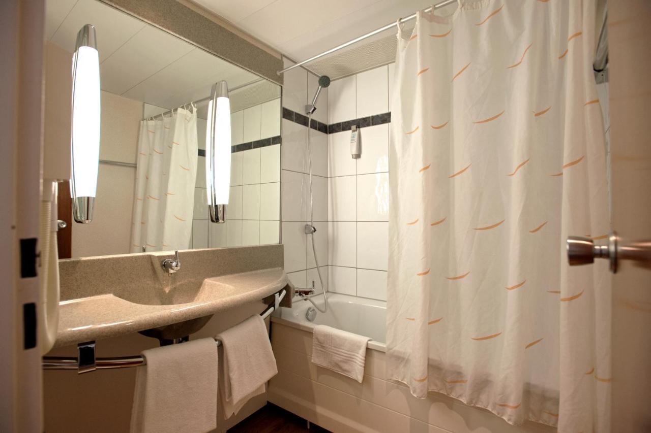 Ibis 3 Lacs Neuchatel Thielle Buitenkant foto